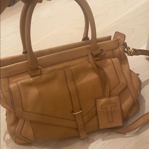 Leather Tory B. Bag The colour matches everything